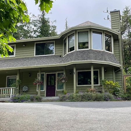 Oceanspray Hideaway Apartment North Saanich Екстериор снимка