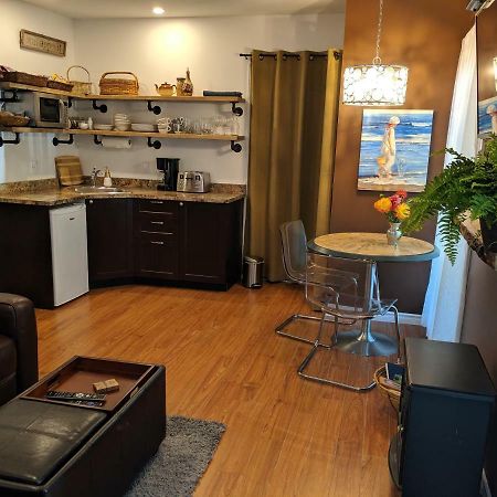 Oceanspray Hideaway Apartment North Saanich Екстериор снимка