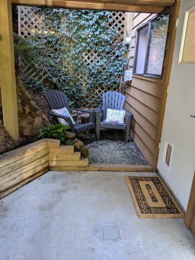 Oceanspray Hideaway Apartment North Saanich Екстериор снимка
