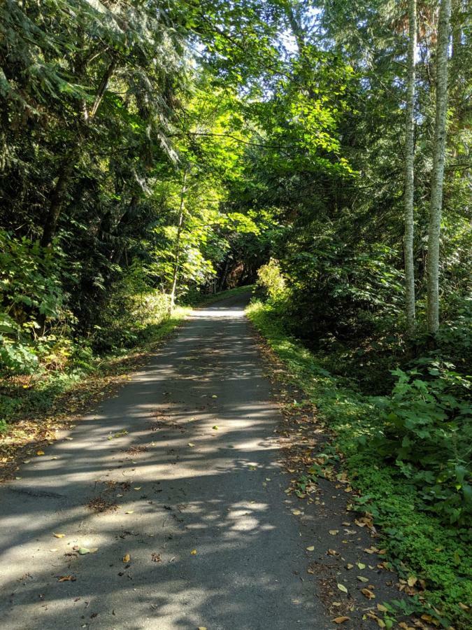 Oceanspray Hideaway Apartment North Saanich Екстериор снимка