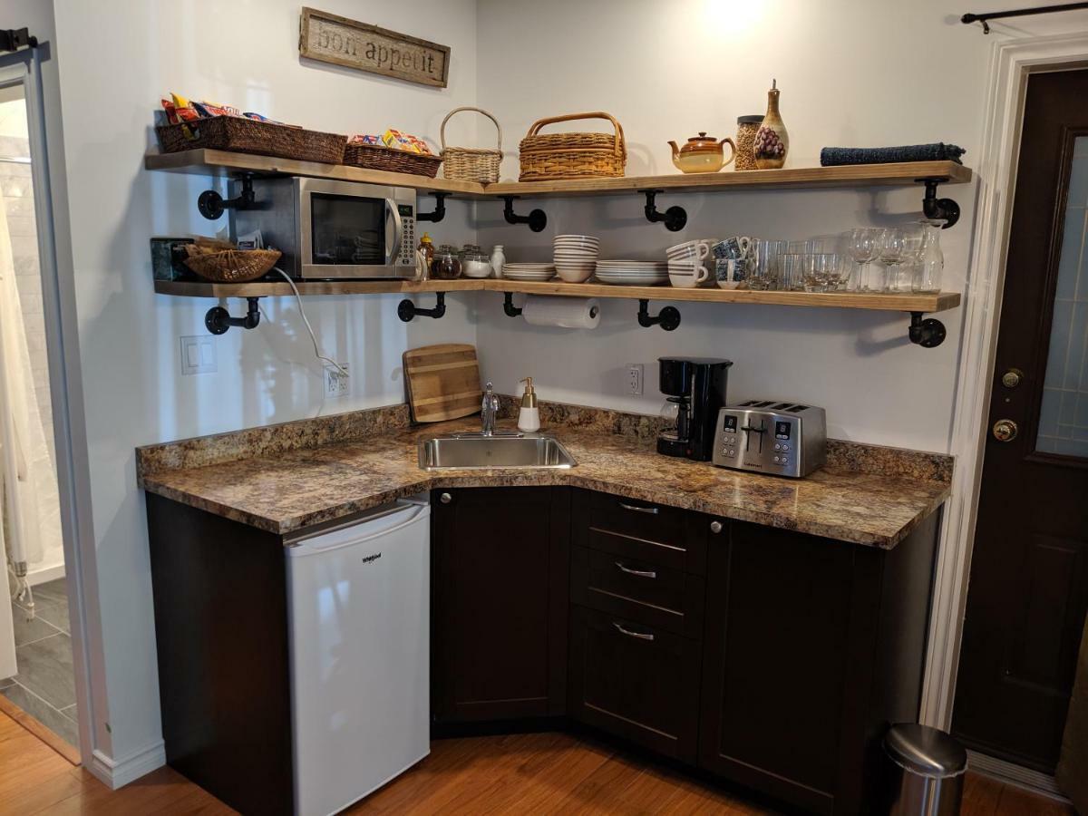 Oceanspray Hideaway Apartment North Saanich Екстериор снимка