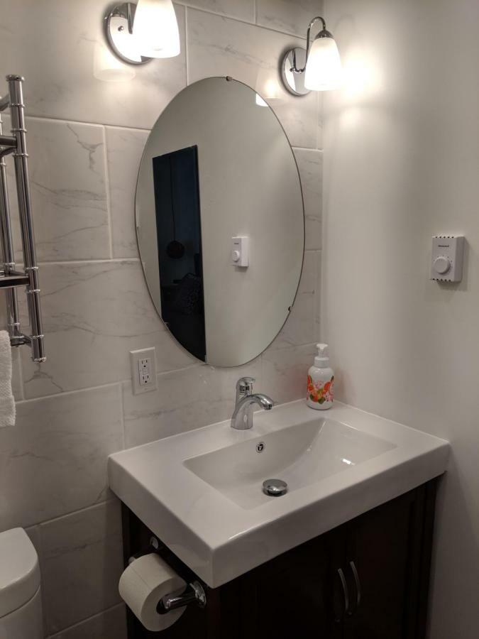 Oceanspray Hideaway Apartment North Saanich Екстериор снимка