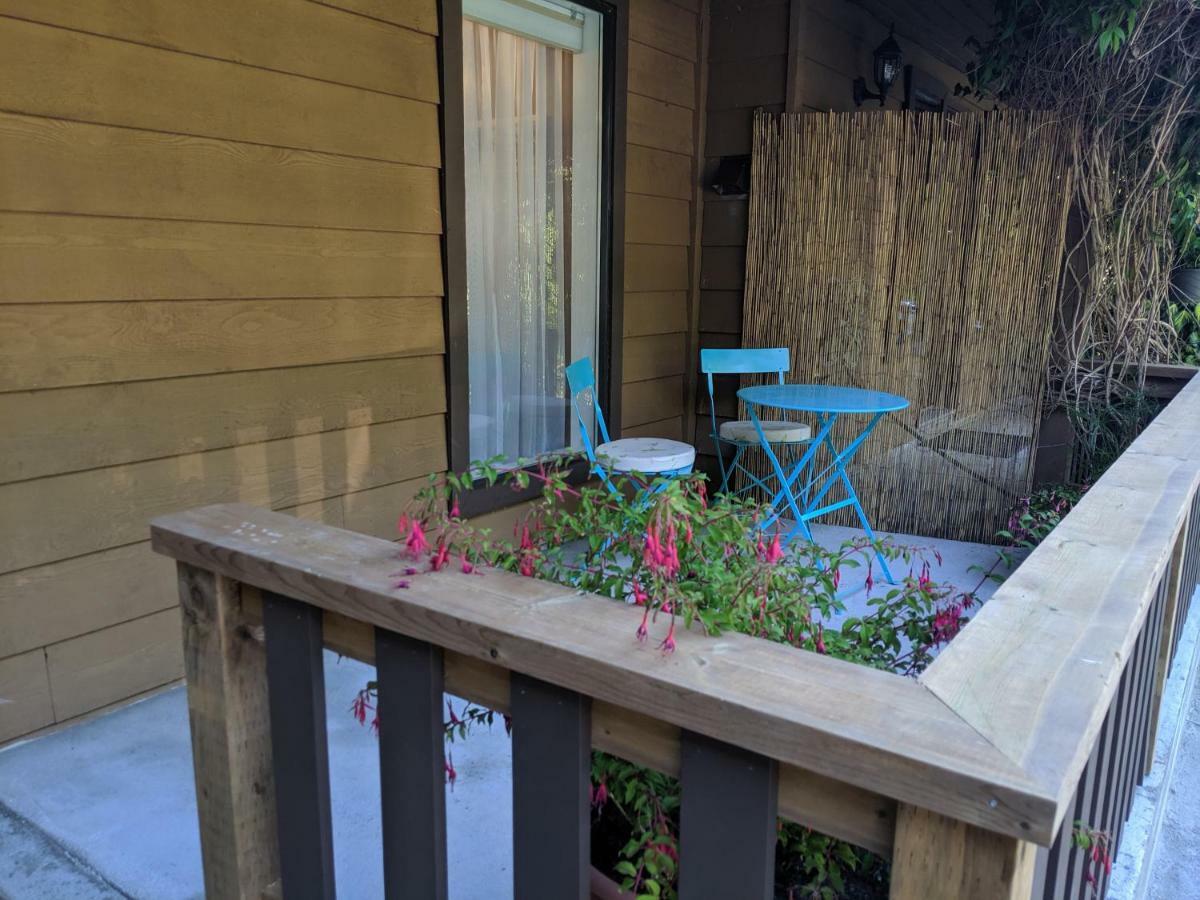 Oceanspray Hideaway Apartment North Saanich Екстериор снимка