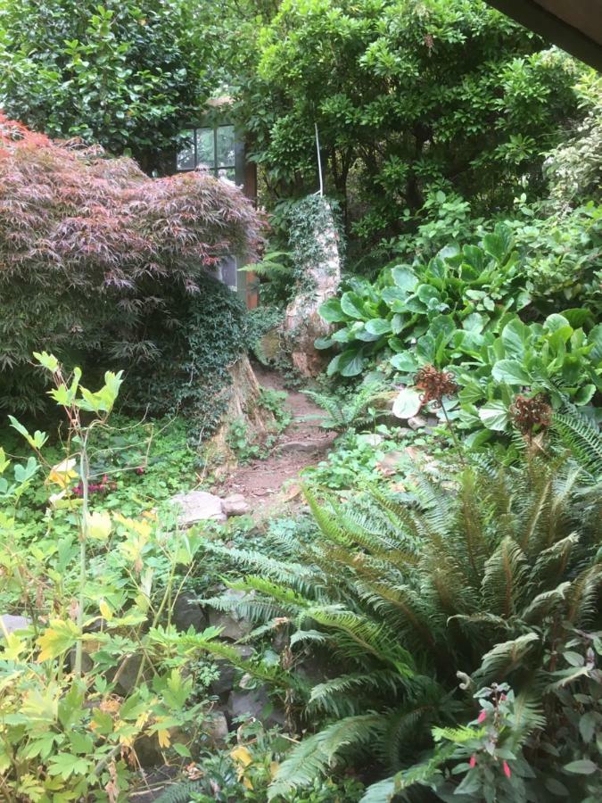Oceanspray Hideaway Apartment North Saanich Екстериор снимка